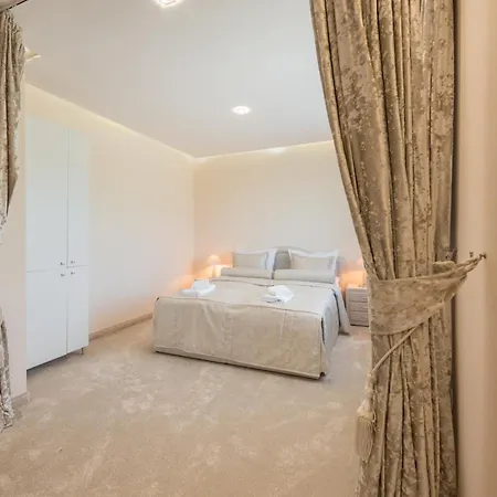 Private In Chayka Near The Sea Garden Lejlighed *