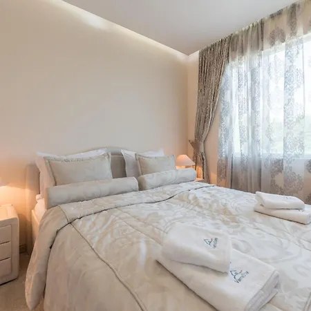 Апартамент Private In Chayka Near The Sea Garden