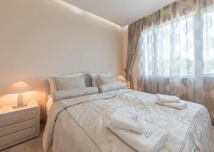 Апартамент Private In Chayka Near The Sea Garden