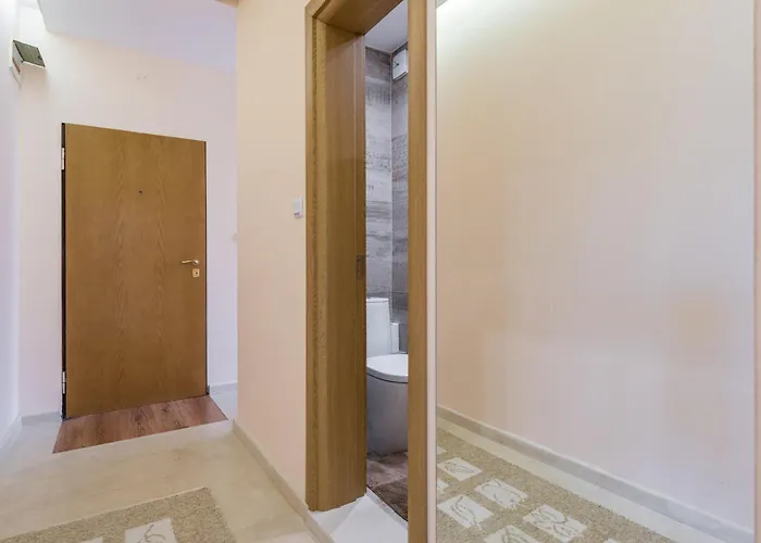 Апартамент Private In Chayka Near The Sea Garden